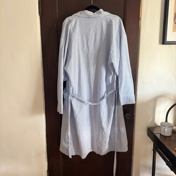 VERMONT COUNTRY STORE | Cotton Seersucker Classic Robe | Medium - Picture 2 of 6